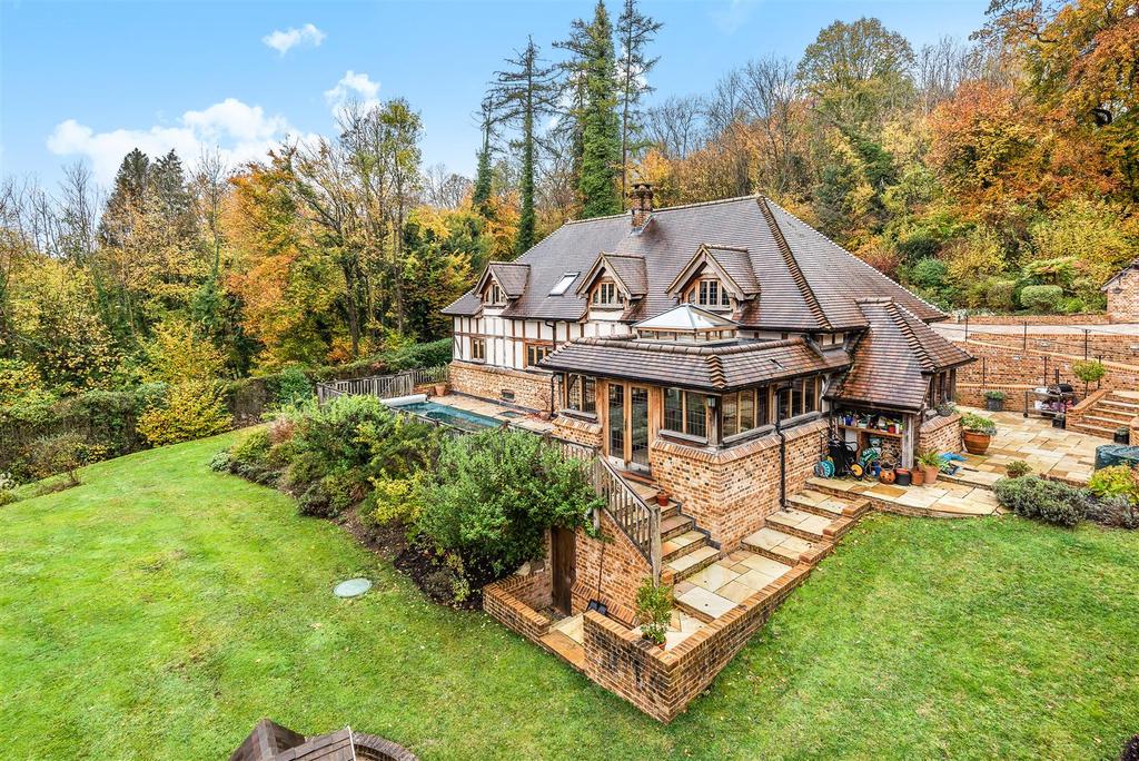 Chalk Lane, East Horsley 5 bed house £1,800,000