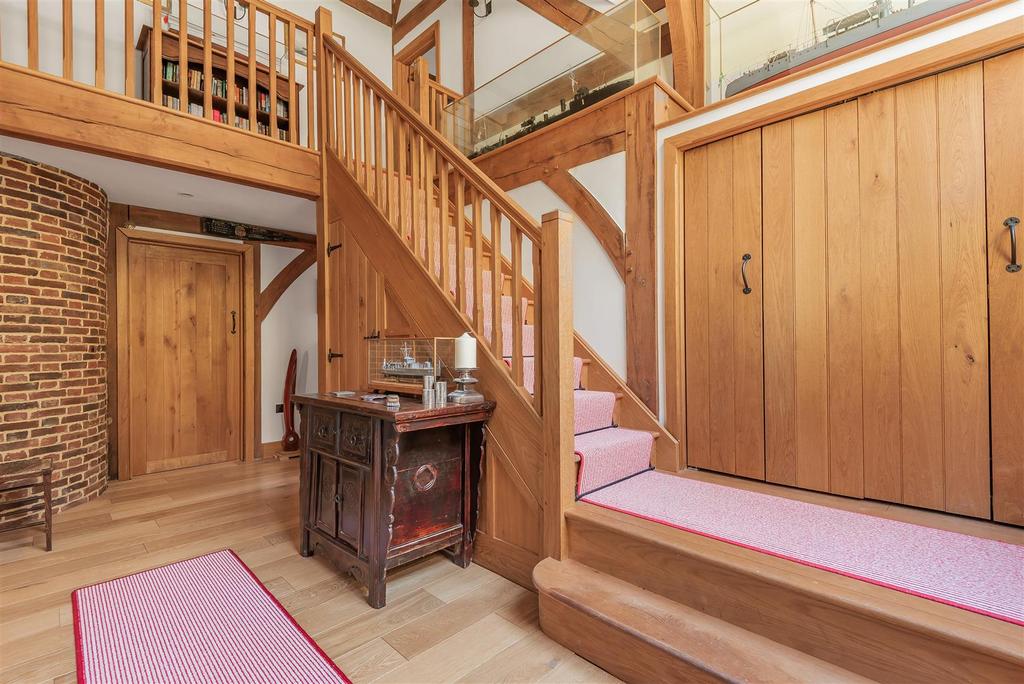 Chalk Lane, East Horsley 5 bed house £1,800,000