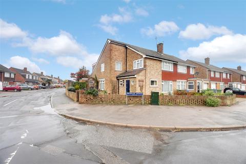 25 Adelaide Drive, Sittingbourne, ME10 1YE