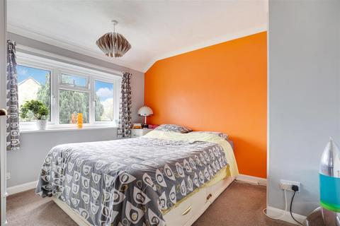 25 Adelaide Drive, Sittingbourne, ME10 1YE