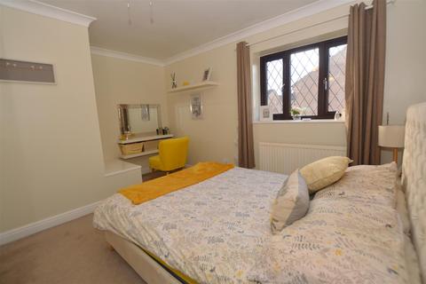 65 Brookfield View, Cleckheaton, BD19 4ES