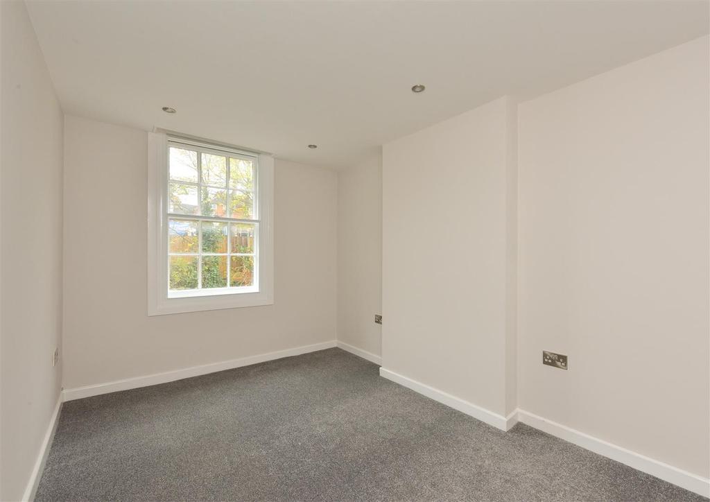 Apartment 4 005.jpg