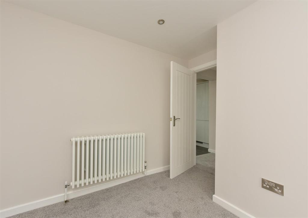 Apartment 4 006.jpg