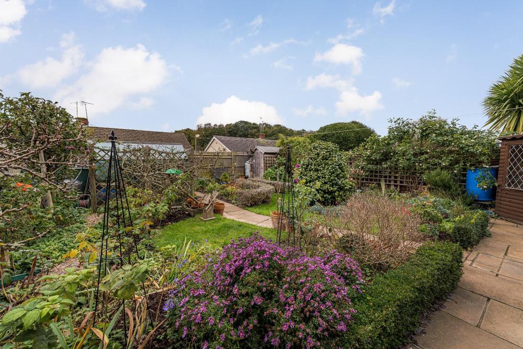 Bysing Wood Road, Faversham 4 bed semidetached house £400,000