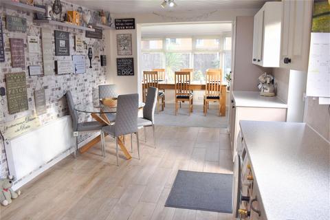 67 Bettina Close, Nuneaton, CV10 9EX