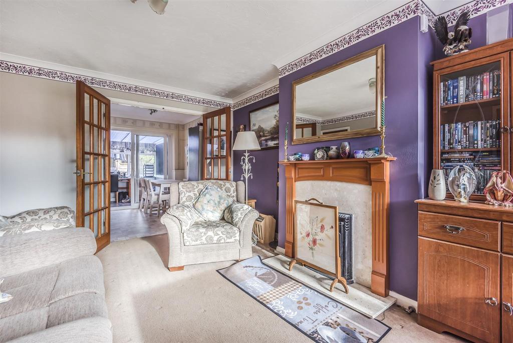 Willow Walk, Crediton 3 bed detached house £245,000