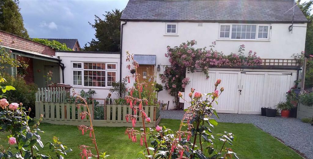 Park Avenue, Oswestry 4 bed detached house £495,000