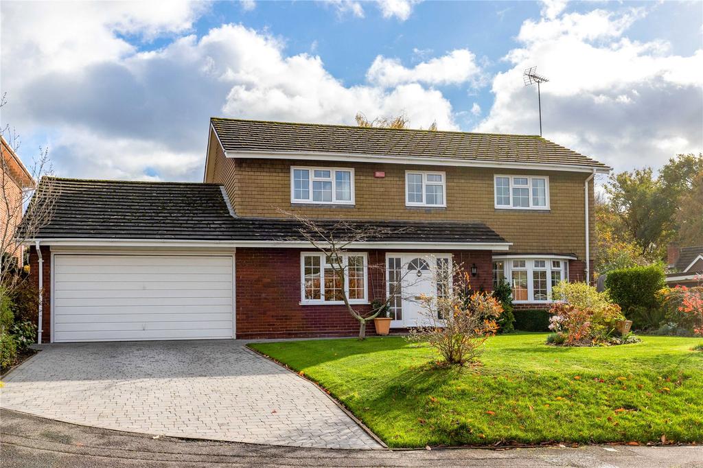 Martins Drive, Wokingham, RG41 4 bed house £850,000