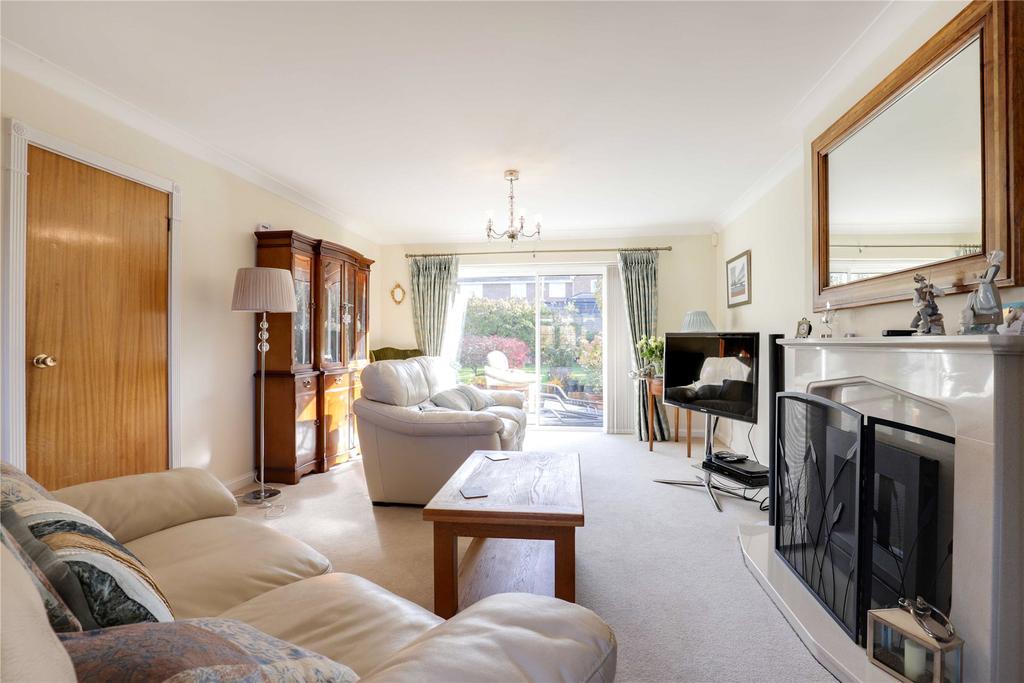 Martins Drive, Wokingham, RG41 4 bed house £850,000