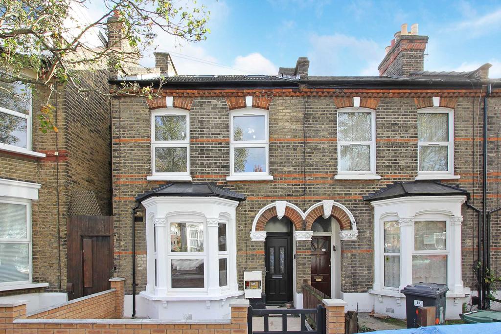 Huxley Road, Leyton, E10 2 bed flat £400,000