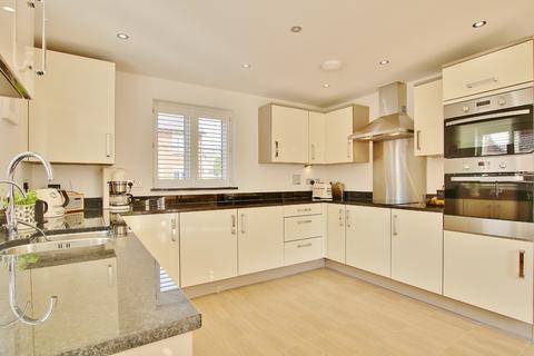 135 Cutforth Way, Romsey, SO51 0BG