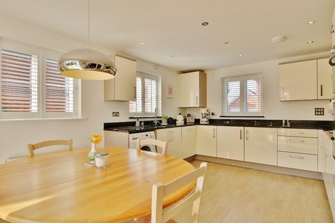 135 Cutforth Way, Romsey, SO51 0BG