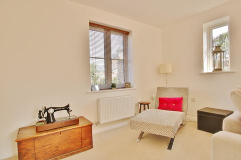 135 Cutforth Way, Romsey, SO51 0BG