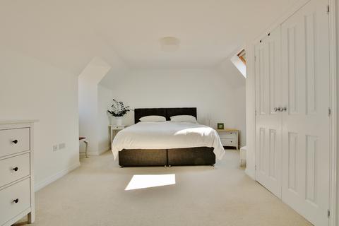 135 Cutforth Way, Romsey, SO51 0BG