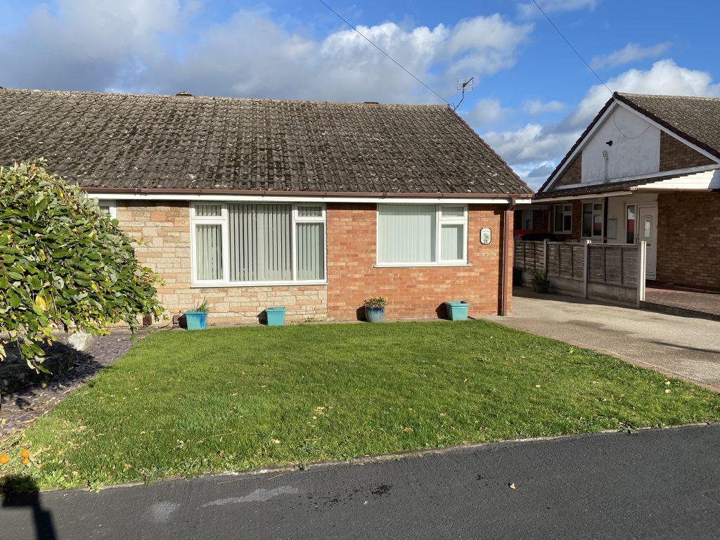 34 Greenacres Way Newport TF10 7PH 2 bed semidetached bungalow £695