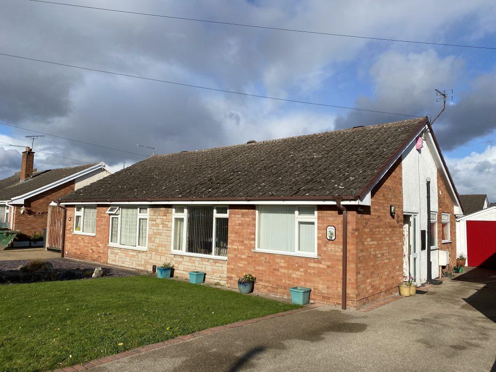 34 Greenacres Way Newport TF10 7PH 2 bed semidetached bungalow £695