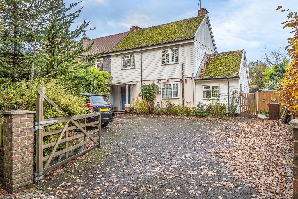 West End, Surrey, GU24 3 bed semidetached house £425,000