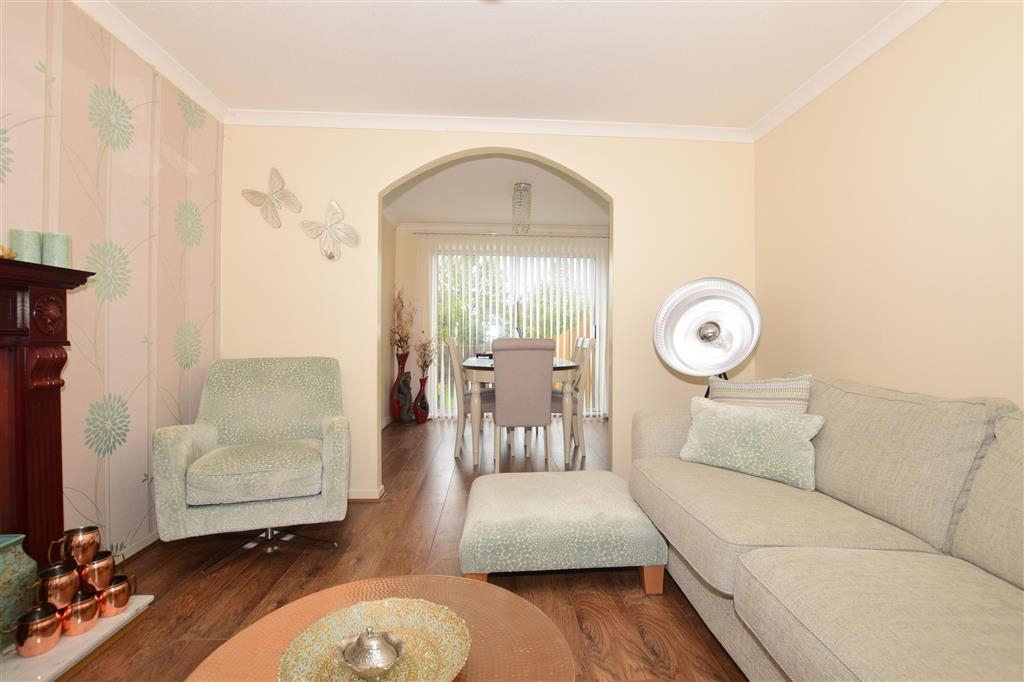 Royal Avenue, Tonbridge, Kent 3 bed semidetached house £490,000