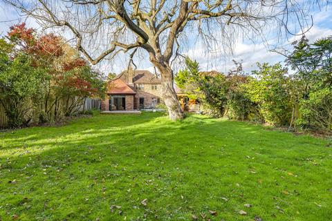 40 The Drive, Esher, KT10 8DJ