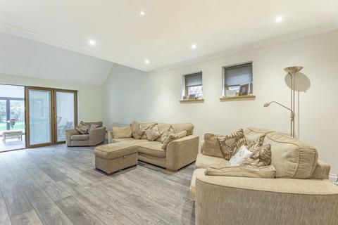 40 The Drive, Esher, KT10 8DJ