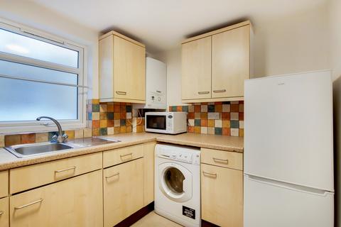 3 bedroom flat to rent, Dynham Road, West Hampstead NW6