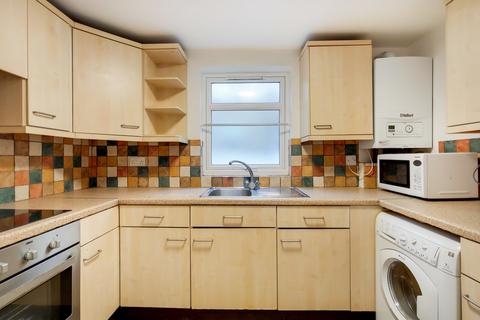 3 bedroom flat to rent, Dynham Road, West Hampstead NW6