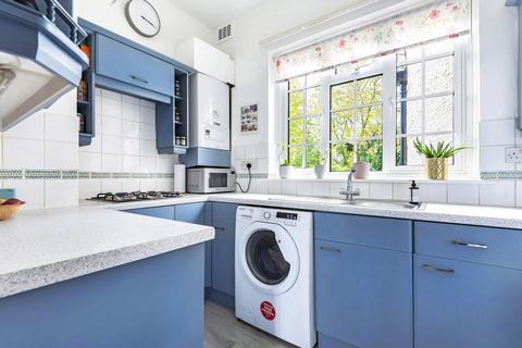 4, Regina Court Gloucester Road, Teddington, TW11 0NX