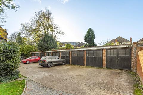 4, Regina Court Gloucester Road, Teddington, TW11 0NX