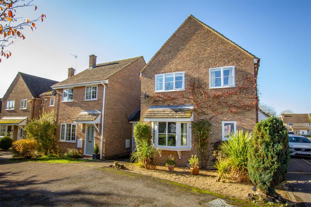 Blakes Avenue, Witney, Oxfordshire, OX28 3 bed detached house £350,000