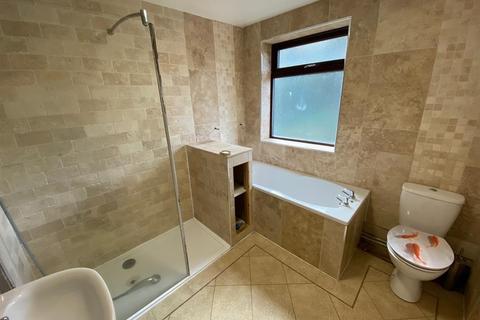 8 Birchfield Crescent, Stourbridge, DY9 9BX