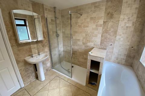 8 Birchfield Crescent, Stourbridge, DY9 9BX