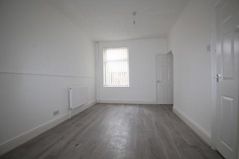 2 bedroom terraced house to rent, White St, Hull, HU3
