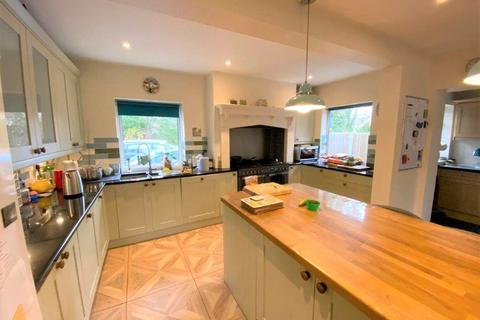 5 bedroom detached house to rent, Wokingham Road, Earley, Reading, Berkshire, RG6
