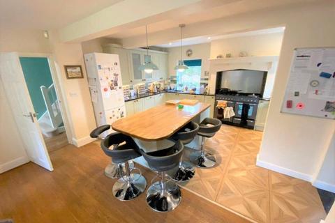 5 bedroom detached house to rent, Wokingham Road, Earley, Reading, Berkshire, RG6
