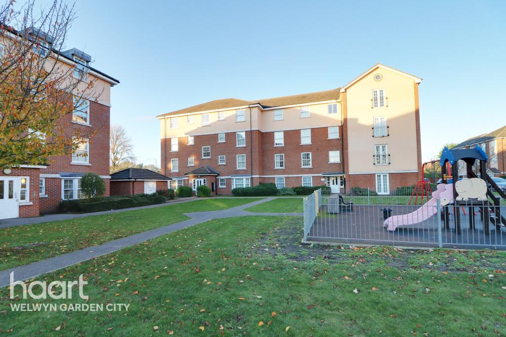 Merrifield Court, Welwyn Garden City 1 bed apartment £210,000