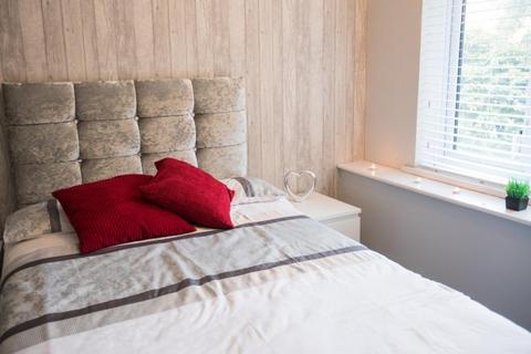 3 bedroom house share to rent, Cazeneuve Street