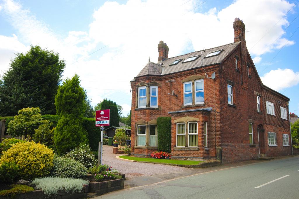 Station Road, Weaverham, Northwich, CW8 2 bed apartment £145,000