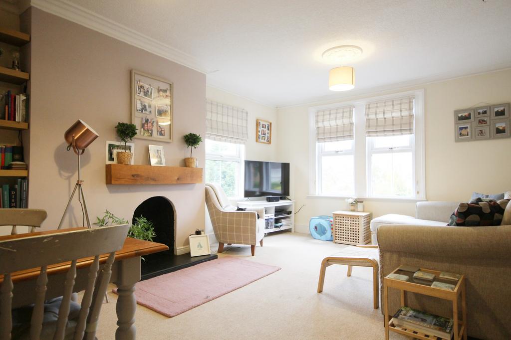 Station Road, Weaverham, Northwich, CW8 2 bed apartment £145,000