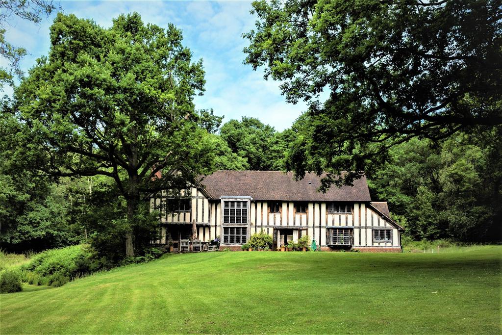 Barhatch Lane, Cranleigh, Surrey, GU6 4 bed detached house £2,250,000