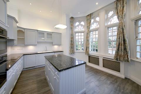 5 bedroom townhouse for sale, Virginia Water