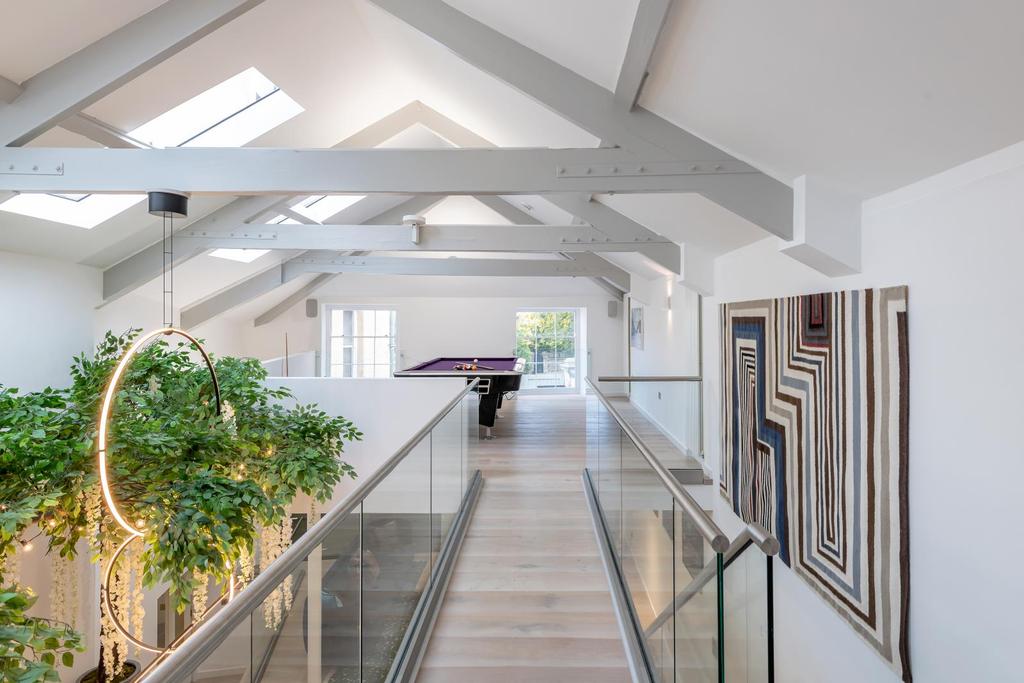 Mezzanine Landing