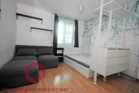 Studio to rent, Augustus Street, Euston, London NW1