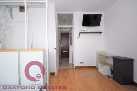 Studio to rent, Augustus Street, Euston, London NW1