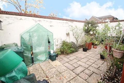 1b Dudley Road, Ashford, TW15 2LE