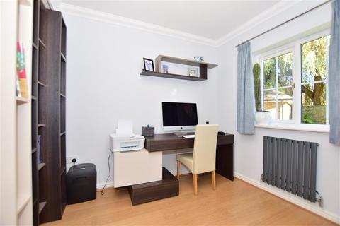 6 Brogdale Place, Ospringe, Faversham, ME13 0AF