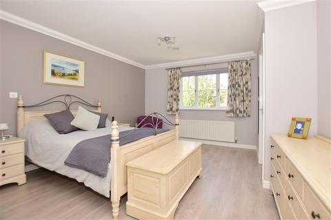 6 Brogdale Place, Ospringe, Faversham, ME13 0AF