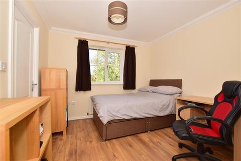 6 Brogdale Place, Ospringe, Faversham, ME13 0AF