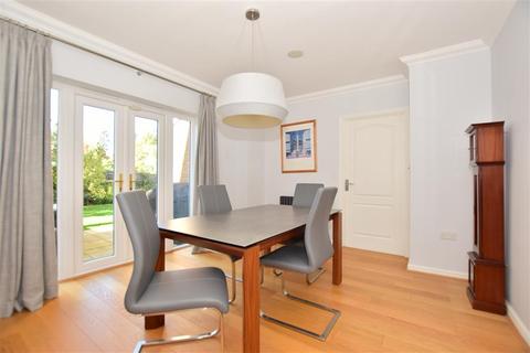 6 Brogdale Place, Ospringe, Faversham, ME13 0AF
