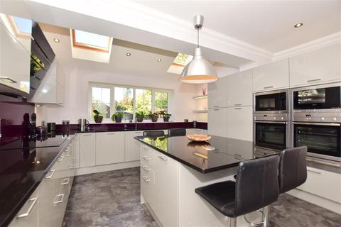 6 Brogdale Place, Ospringe, Faversham, ME13 0AF