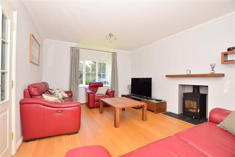 6 Brogdale Place, Ospringe, Faversham, ME13 0AF